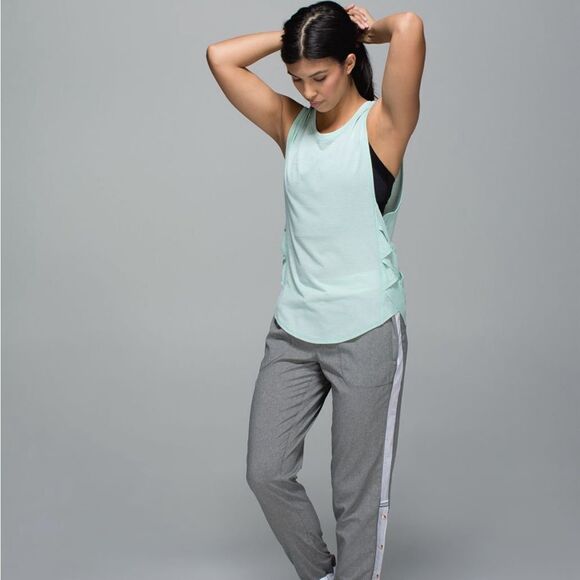Lululemon Var-City Muscle Tank Top Women’s Size Medium Heathered Sea Mist Criss - Picture 1 of 10